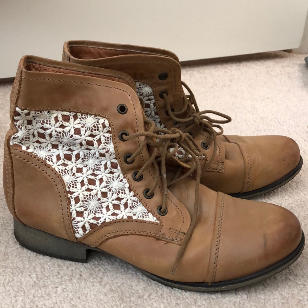 Steve Madden thundr-c crochet leather booties